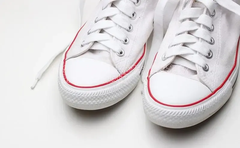 bsports官网首页知乎2024年最潮男款拖鞋：包头爆款
，引领时尚新风潮