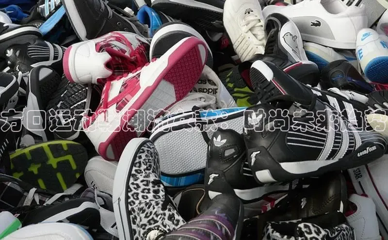 方口运动鞋潮流女款：时尚未来趋势