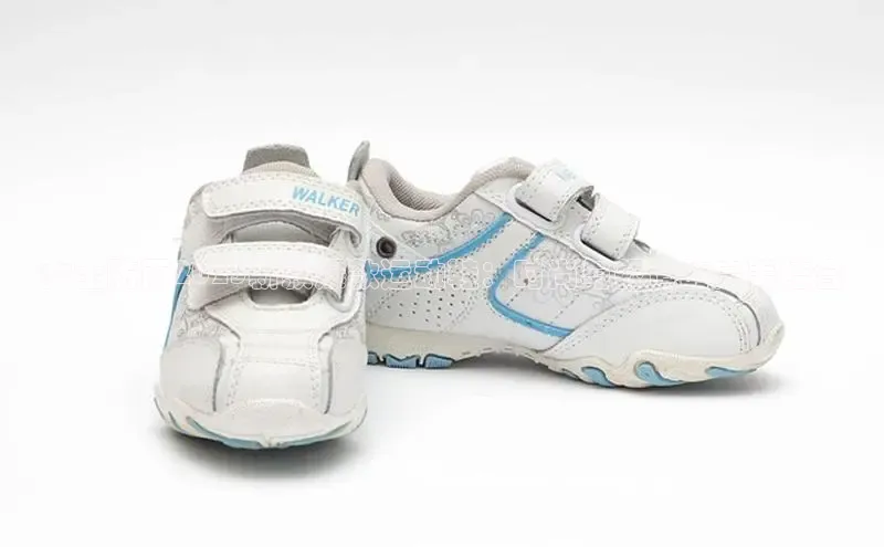 女士防雨2025新款爆款运动鞋：时尚与舒适的完美结合